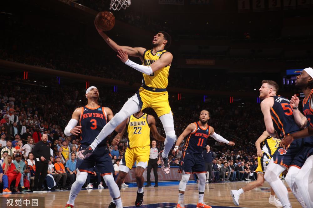 一位在战场 一位在战场