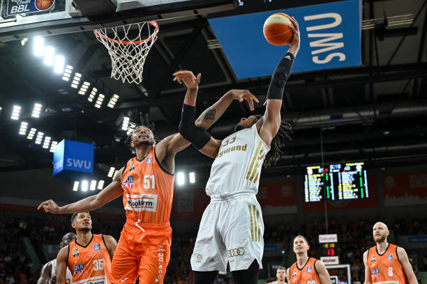 还需在进攻 还需在进攻